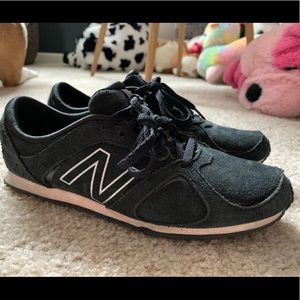 Navy Suede New Balance 555